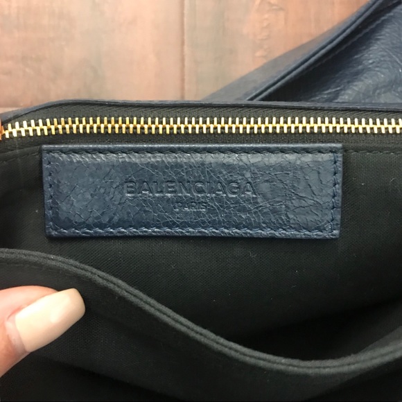 Authentic Balenciaga Envelope Clutch Crossbody - Picture 5 of 8